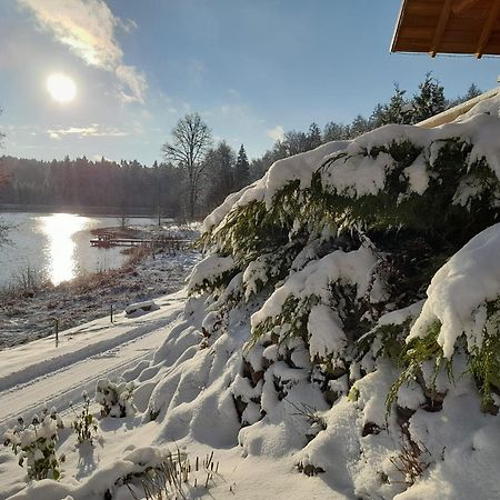 Ezerkalni Villa Raiskums Luaran gambar