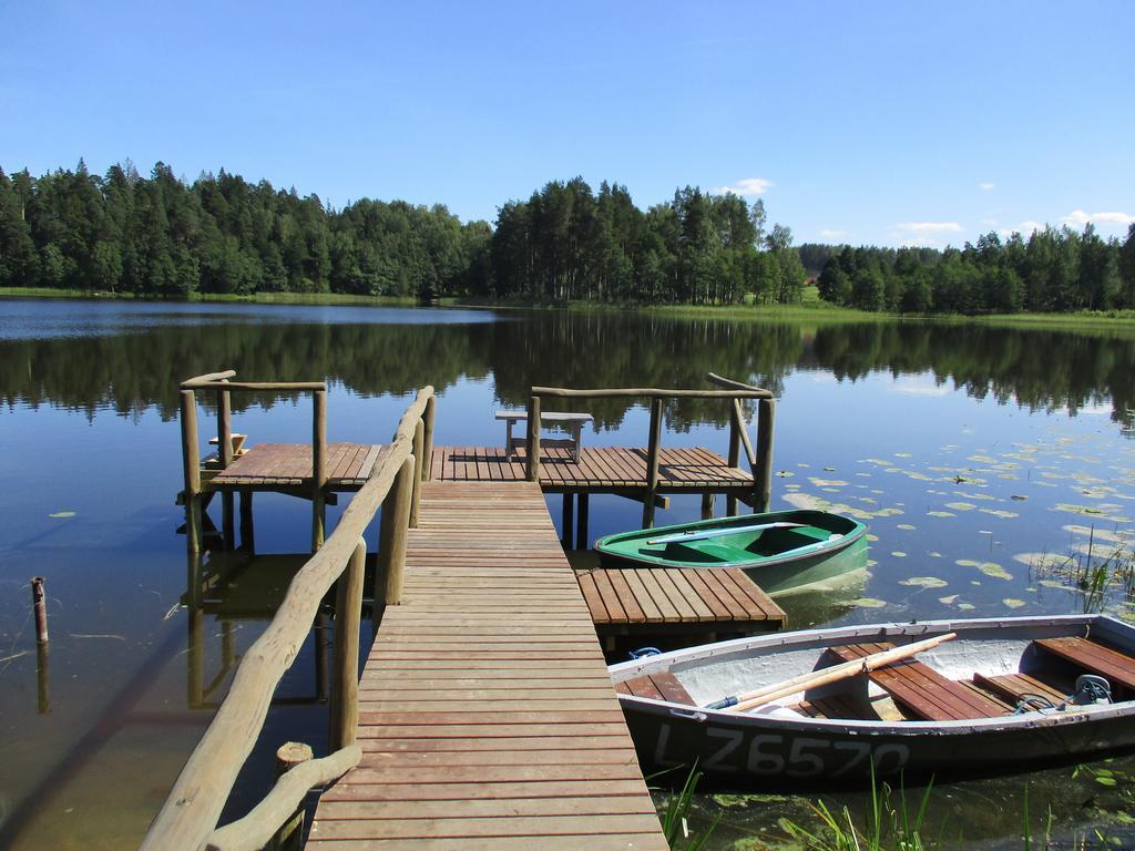 Ezerkalni Villa Raiskums Luaran gambar