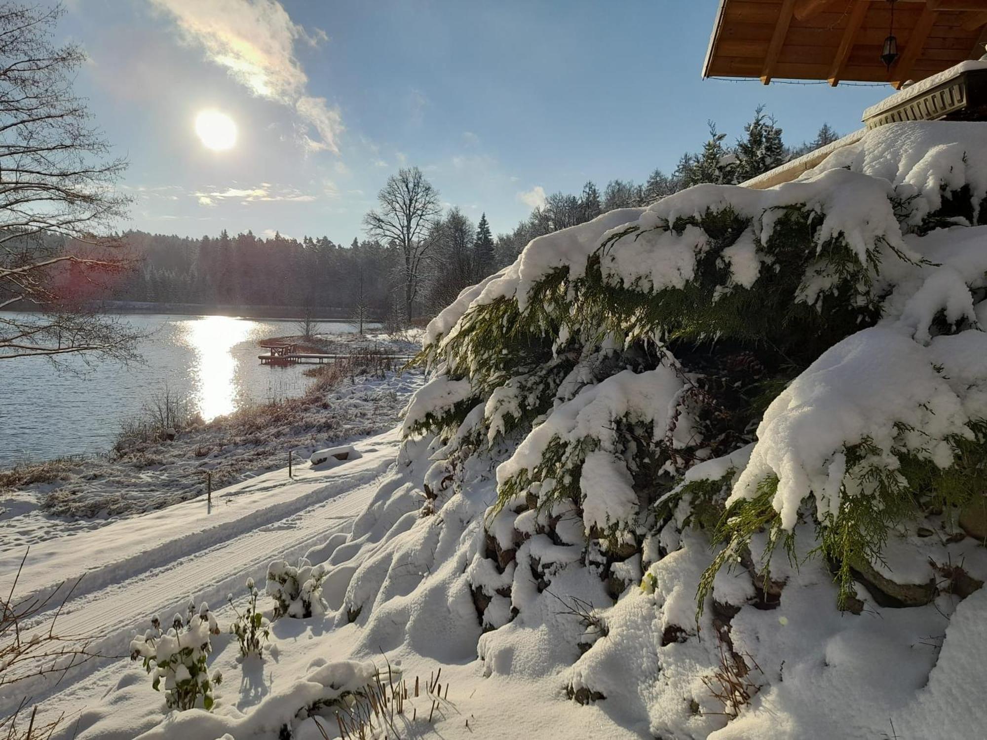 Ezerkalni Villa Raiskums Luaran gambar