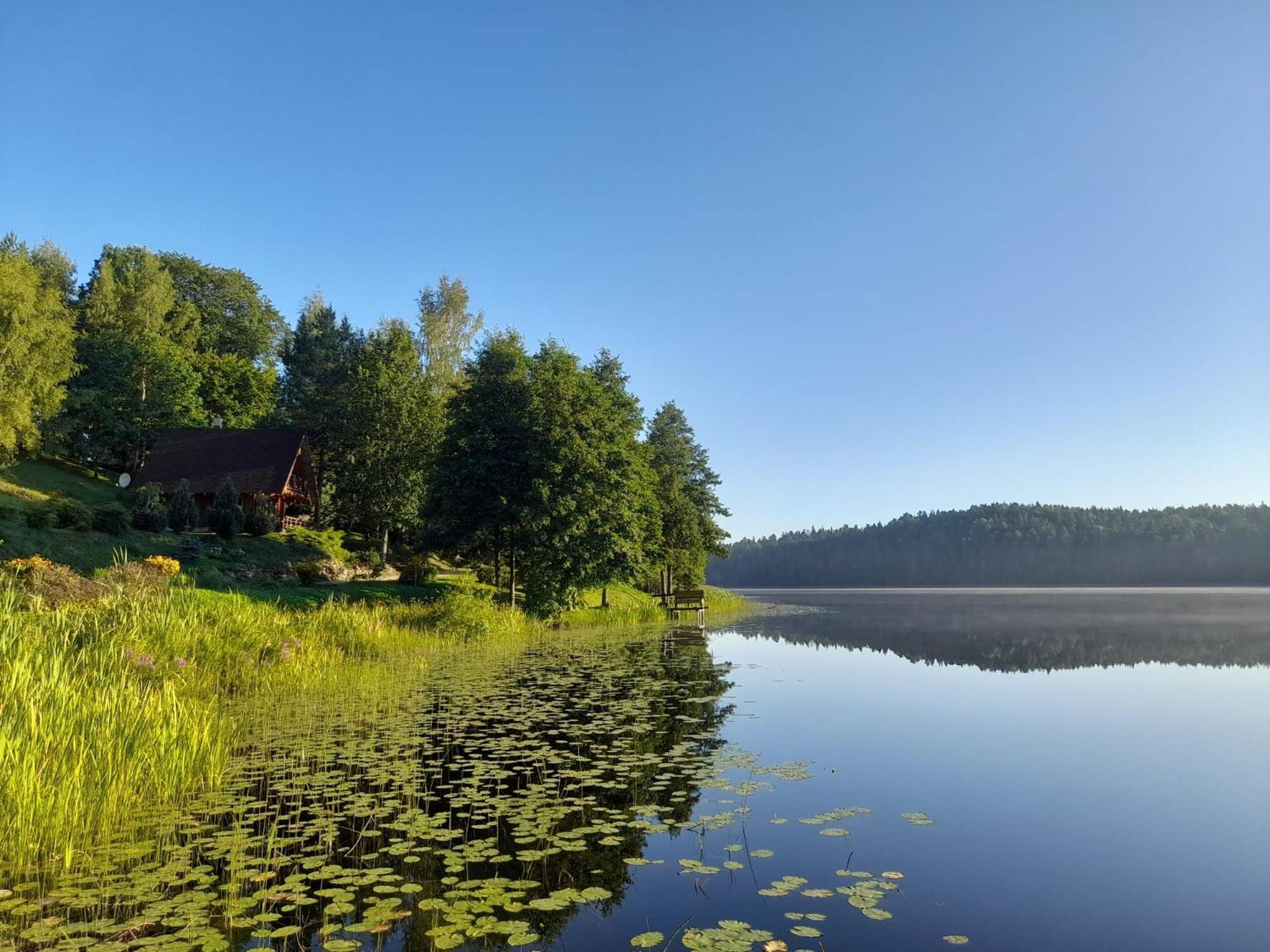 Ezerkalni Villa Raiskums Luaran gambar