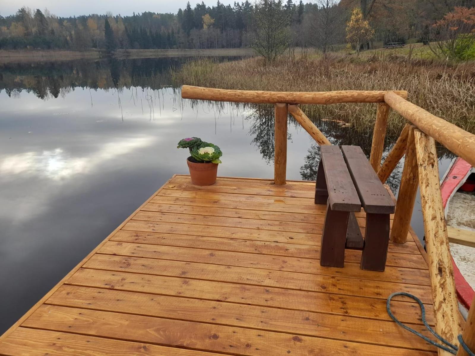 Ezerkalni Villa Raiskums Luaran gambar