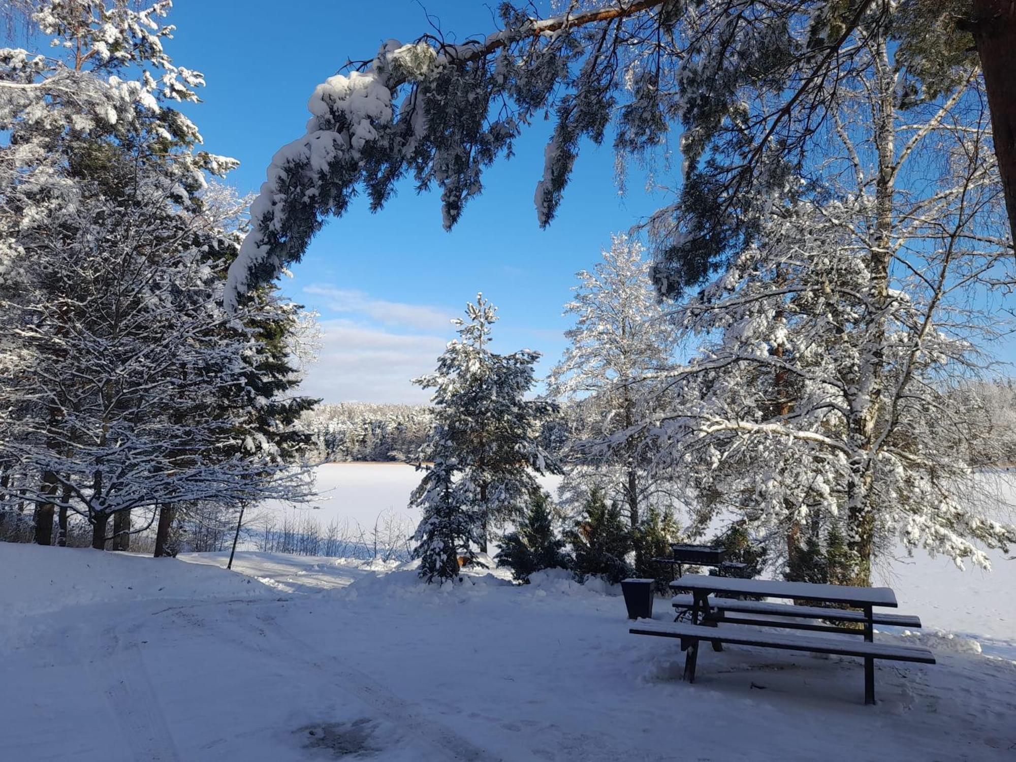 Ezerkalni Villa Raiskums Luaran gambar