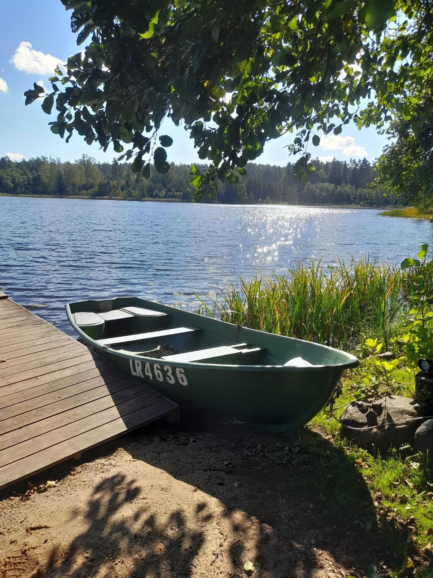 Ezerkalni Villa Raiskums Luaran gambar