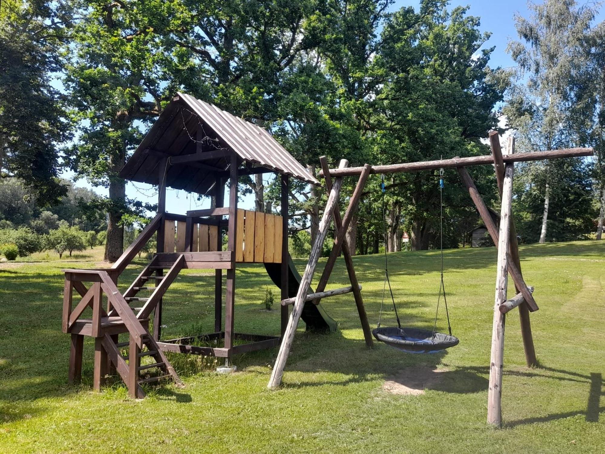 Ezerkalni Villa Raiskums Luaran gambar