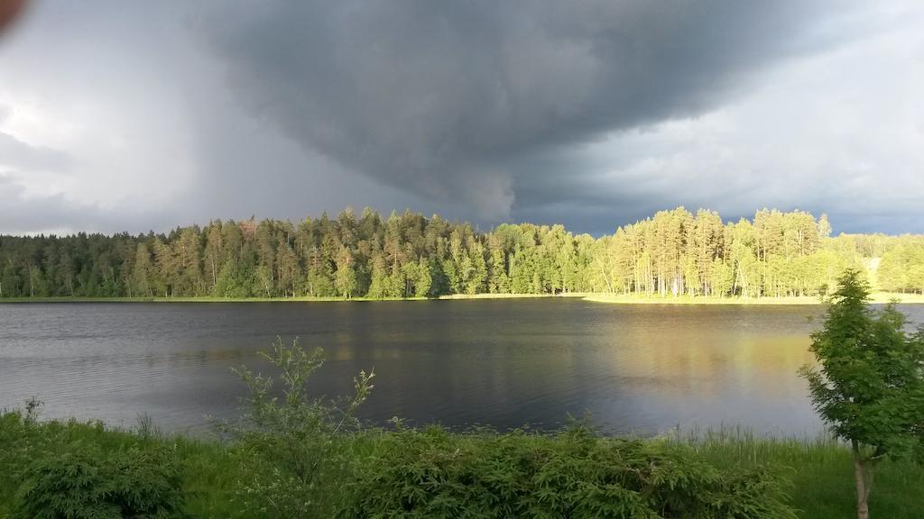 Ezerkalni Villa Raiskums Luaran gambar
