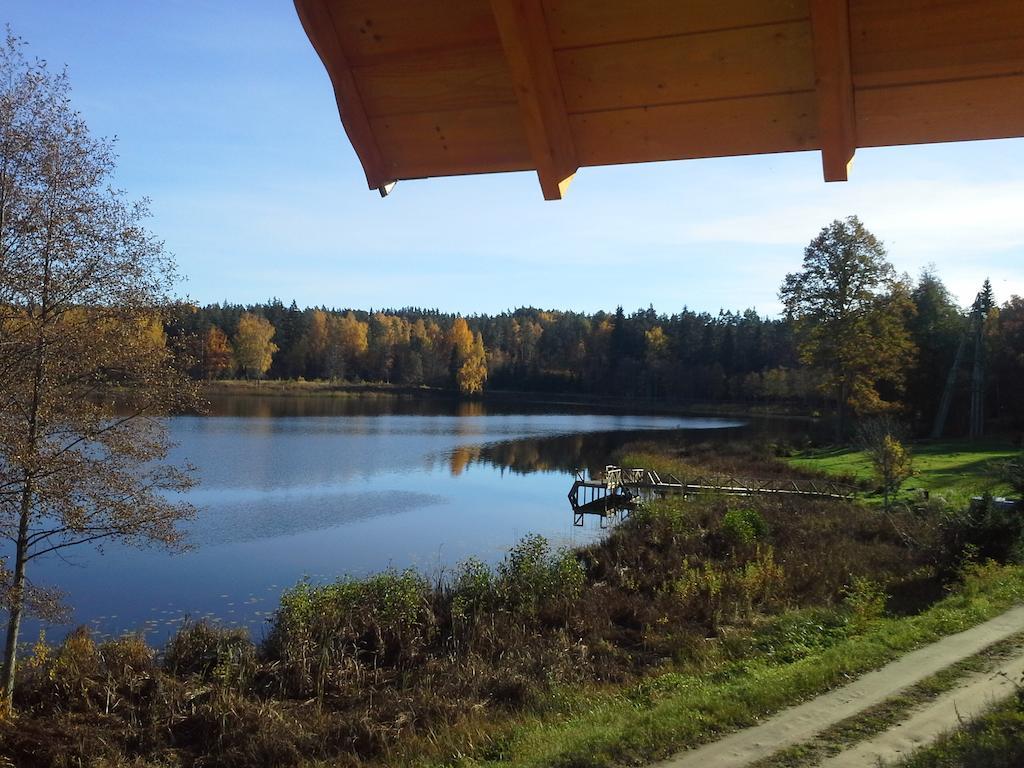 Ezerkalni Villa Raiskums Luaran gambar