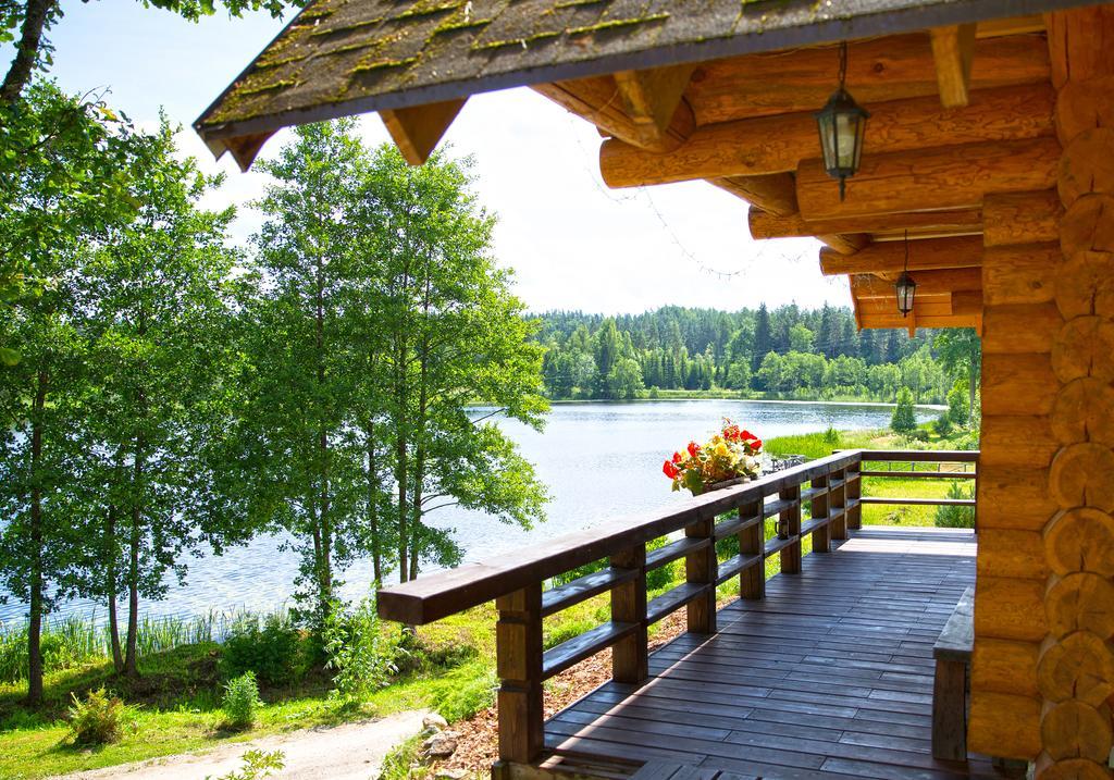 Ezerkalni Villa Raiskums Luaran gambar