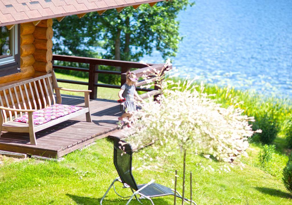 Ezerkalni Villa Raiskums Luaran gambar